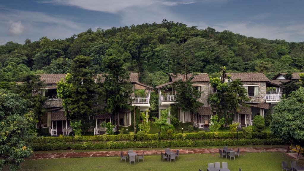 Hotels & Resorts